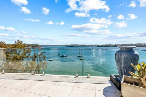 Ocean Front Luxury The Lambeth Walk - Accommodation Bookings 0