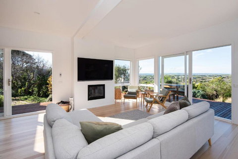 Ocean Panorama Atop The Rye Tea Trees - Accommodation Bookings 1