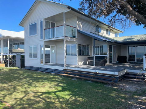 Ocean Pearl - 3 Bedroom Beachfront Property! - Accommodation Bookings 1