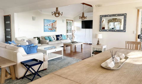 Ocean Pearl - 3 Bedroom Beachfront Property! - Accommodation Bookings 2