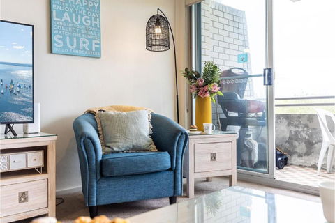 Ocean Shores, 5 27 Weatherly Close - Waterfront Unit With Views To Shoal Bay And Wifi - Accommodation Bookings 1