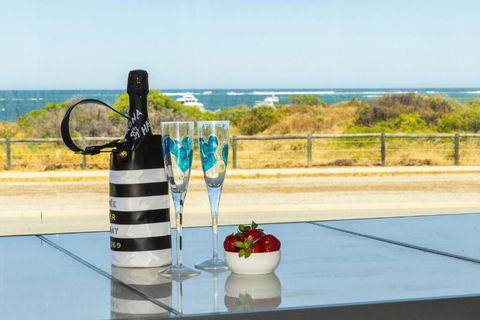 Ocean Surf - Luxury Apartment With Ocean Views - Accommodation Bookings 2