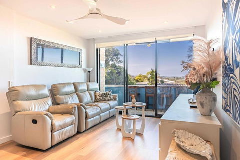 Ocean Views 2-Bed Apartment Minutes From Beach - Accommodation Bookings 0