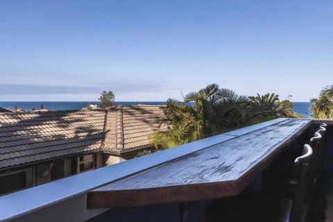 Ocean Views 2-Bed Apartment Minutes From Beach - Accommodation Bookings 1