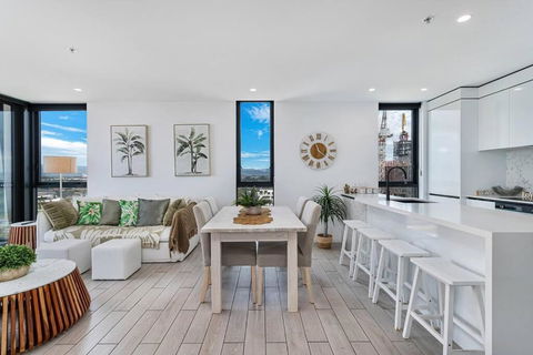 OPUS Apartment - Beach At Your Doorstep Short Walk To Light Rail - Accommodation Bookings 3