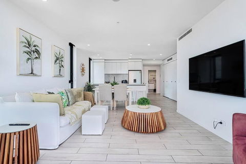 OPUS Apartment - Beach At Your Doorstep Short Walk To Light Rail - Accommodation Bookings 2