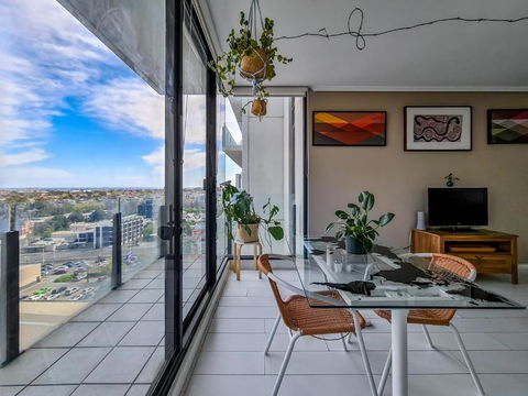 Ocean View Apartment Close To CBD With Indoor Pool. - Accommodation Bookings 0
