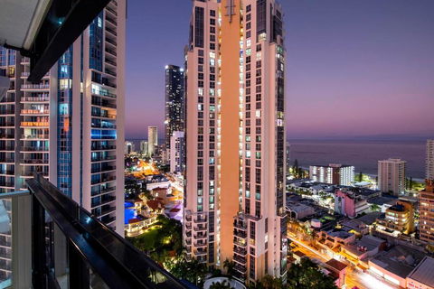 OCEAN VIEW APARTMENTS - Circle On Cavill - Self Contained & Privately Managed - Accommodation Bookings 1