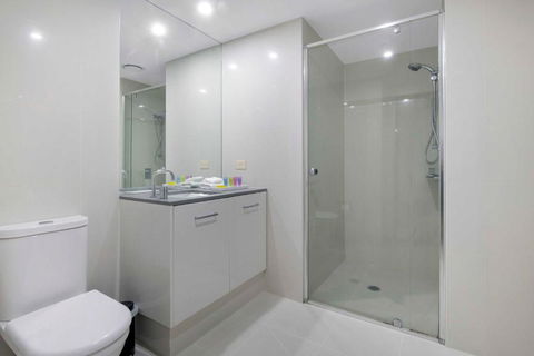 OCEAN VIEW APARTMENTS - Circle On Cavill - Self Contained & Privately Managed - Accommodation Bookings 3