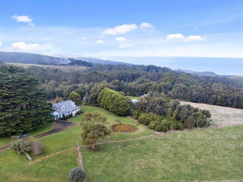 Ocean-view Hilltop Retreat - Accommodation Bookings 1