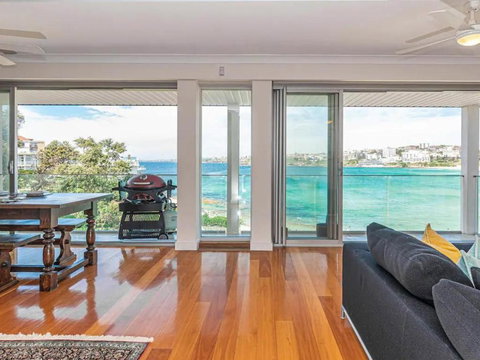 Ocean View Luxury 3 Bedroom Home With Balcony - Accommodation Bookings 1