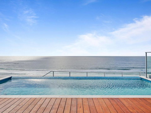 Ocean Views Apartment With Rooftop Pool - CoastHM - Accommodation Bookings 2