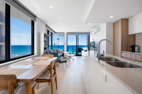 Ocean Views Apartment With Rooftop Pool - CoastHM - Accommodation Bookings 3