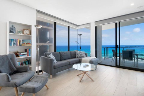 Ocean Views Apartment With Rooftop Pool - CoastHM - Accommodation Bookings 1