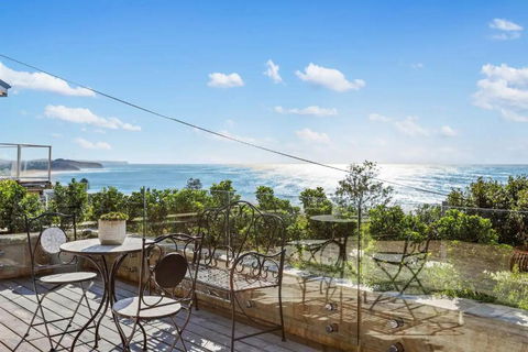 Ocean Views, Deck And Parking At Beach Apartment - Accommodation Bookings 3