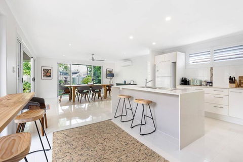 OCEAN55- Mooloolaba Family Holiday Home - Accommodation Bookings 0