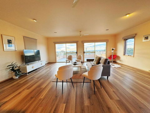 Oceanview 4B2B Two-story House With Big Balcony! - Accommodation Bookings 0