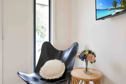 OG Spa Retreat- 3 Bedroom, Spa, Central, Aircon - Accommodation Bookings 3