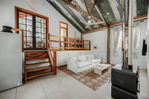 Orchard Cottage - Quiet Farm Escape - Accommodation Bookings 2