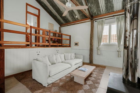 Orchard Cottage - Quiet Farm Escape - Accommodation Bookings 3