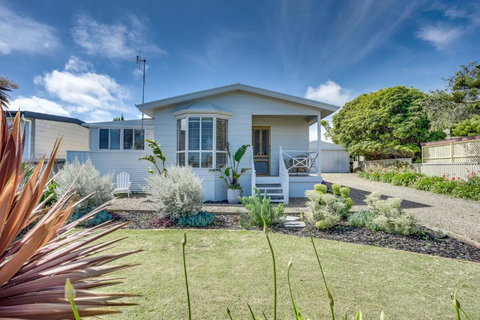 Our Little White House -74 Padman Crescent, Middleton - Accommodation Bookings 0