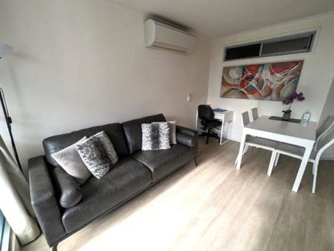 Onsite Parking, Self Check-in - Accommodation Bookings 2