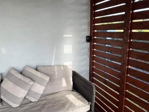 One Bedroom CBD Unit, Walk To Beaches & Cafes - Accommodation Bookings 3