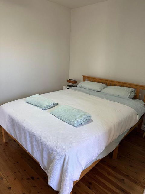 One Bedroom CBD Unit, Walk To Beaches & Cafes - Accommodation Bookings 1