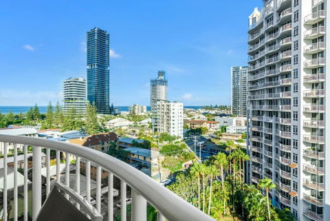 Ocean View 2-Bed With Pools, Spa, Sauna, Gym & BBQ - Accommodation Bookings 1