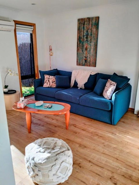 Peaceful Pet Friendly 1 Bedroom Cottage On 1 Acre - Accommodation Bookings 1