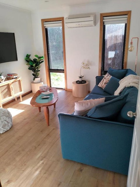 Peaceful Pet Friendly 1 Bedroom Cottage On 1 Acre - Accommodation Bookings 2