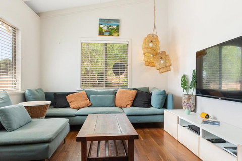 Peaceful And Renovated Original Beach House With Sweeping Views Of Gracetown - Accommodation Bookings 2