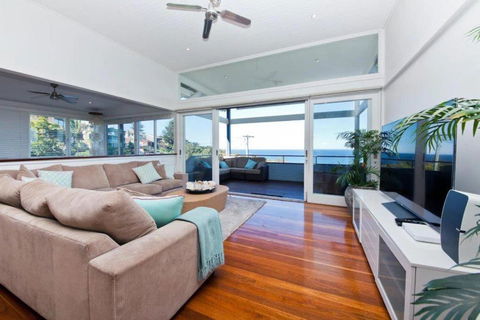 Pacific Sunrise - Beach Views - Accommodation Bookings 2