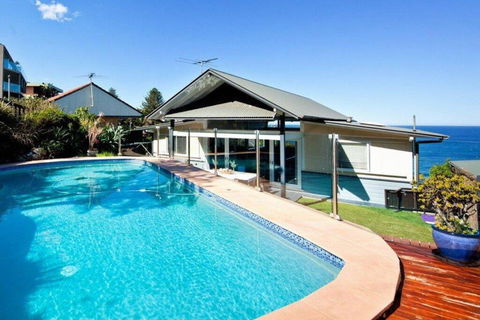 Pacific Sunrise - Beach Views - Accommodation Bookings 0