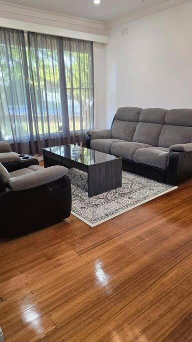 Pakenham Villa - Accommodation Bookings 0