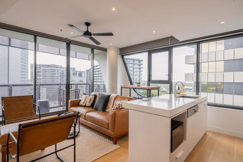 Panoramic View - Albert Park Lake & Shrine Views - Accommodation Bookings 1