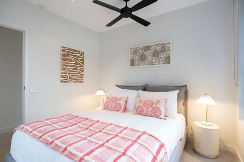 Panoramic View - Albert Park Lake & Shrine Views - Accommodation Bookings 3