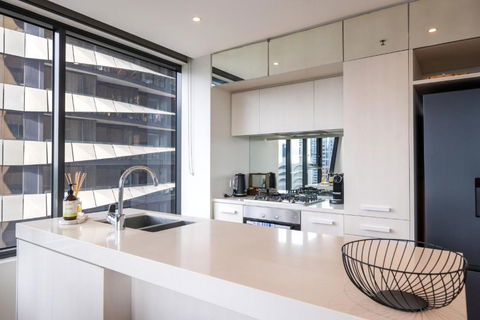 Panoramic View - Albert Park Lake & Shrine Views - Accommodation Bookings 2