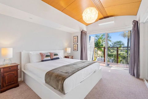 Paradise Palms - Resort Retreat With Panoramic Views - Accommodation Bookings 1