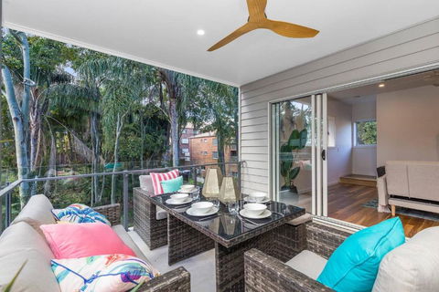 Park Avenue Townhouse Retreat Brisbane Sleeps 10 - Accommodation Bookings 2