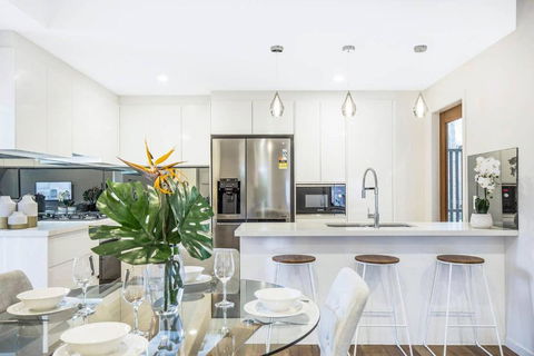 Park Avenue Townhouse Retreat Brisbane Sleeps 10 - Accommodation Bookings 1