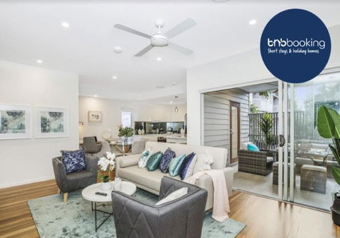 Park Avenue Townhouse Retreat Brisbane Sleeps 10 - Accommodation Bookings 0