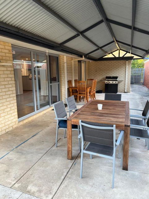 Parkside Pool Home In Aubin Grove - Accommodation Bookings 3