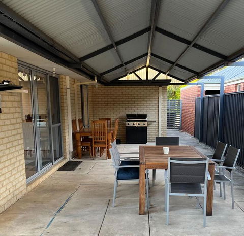 Parkside Pool Home In Aubin Grove - Accommodation Bookings 2