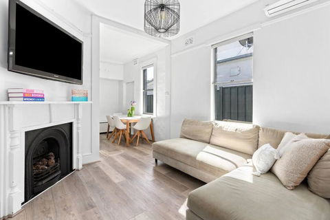 Peaceful 2 Bedroom With Private Backyard And BBQ - Accommodation Bookings 2
