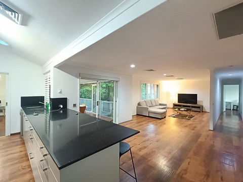 Peaceful Room In Modern Baulkham Hills Home - BH3 - Accommodation Bookings 1