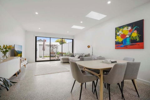 Peaceful Retreat With Backyard In Brunswick East - Accommodation Bookings 1