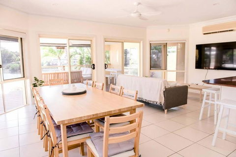 Peaceful Waterfront Home - Accommodation Bookings 1