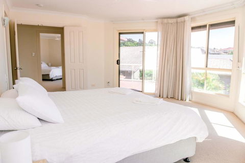 Peaceful Waterfront Home - Accommodation Bookings 3