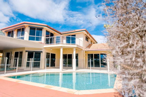 Peaceful Waterfront Home - Accommodation Bookings 0